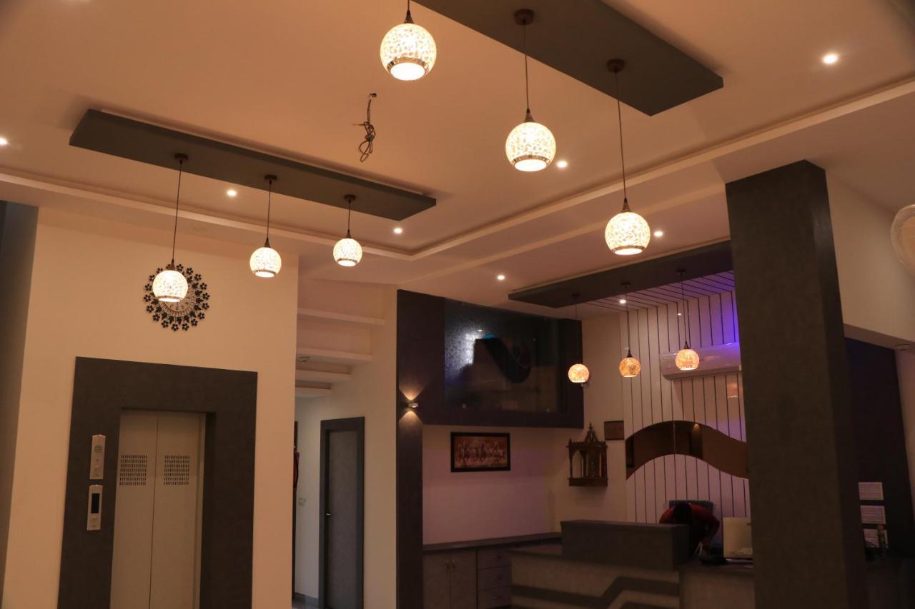 Hotel Viraj Residency Bhudzs Kültér fotó