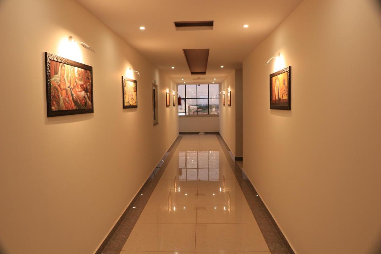 Hotel Viraj Residency Bhudzs Kültér fotó