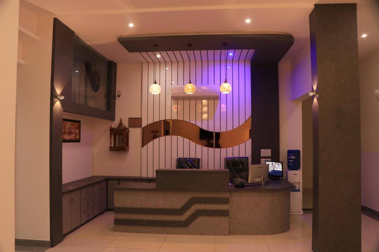 Hotel Viraj Residency Bhudzs Kültér fotó