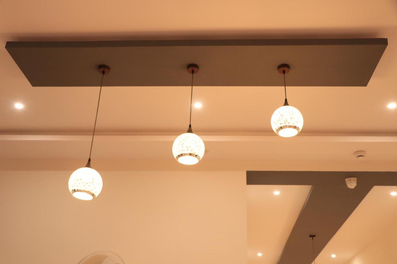 Hotel Viraj Residency Bhudzs Kültér fotó