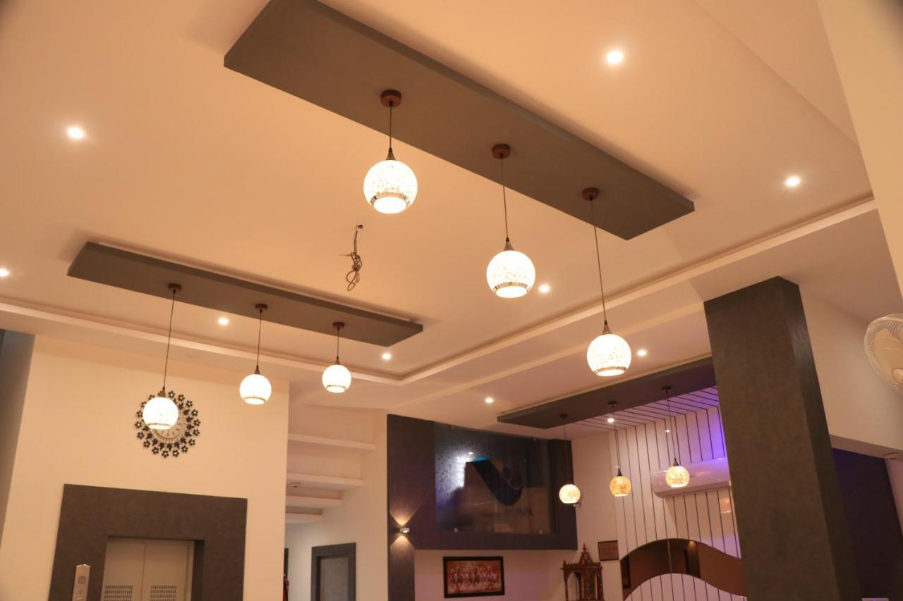 Hotel Viraj Residency Bhudzs Kültér fotó